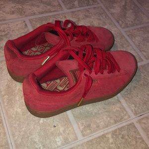Red Suede Pumas 🌹
